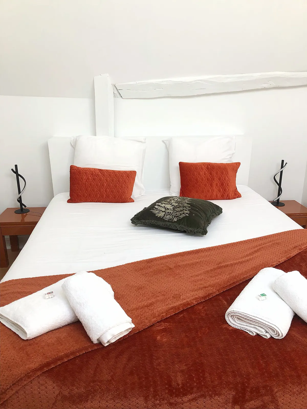Chambre avec lit double 160 × 200 cm et linge fourni